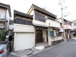 フォステール奈良西大寺店 ■東西両面道路につき眺望良好■リフォーム済!■室内キレイです♪■スーパー、コンビニ徒歩10分圏内!お買い物に便利な立地♪■小学校徒歩8分